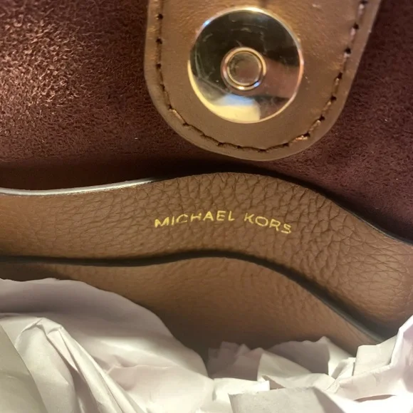 Michael Kors Large Pebble Leather Phoebe Bucket Bag - Picture 7 of 12